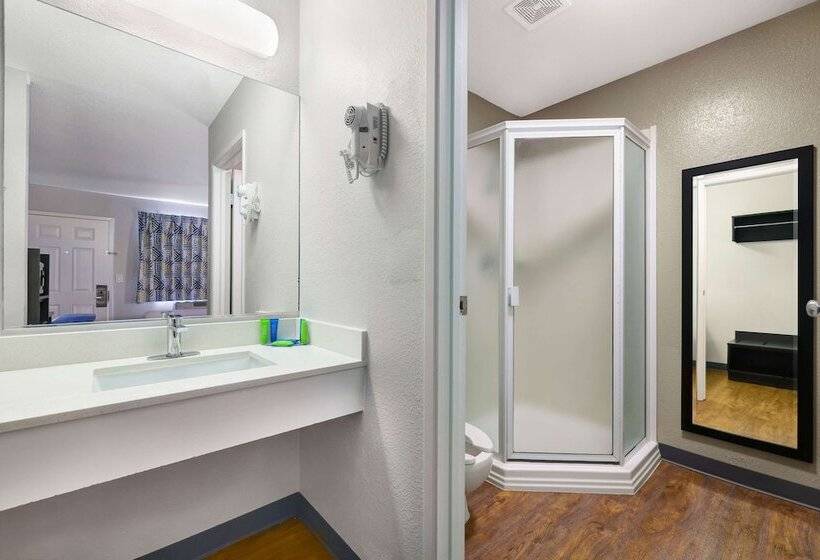 غرفه قياسيه سريرين مزدوجين, Motel 6kirkland, Wa  North Kirkland