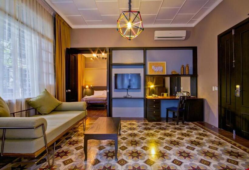 Люкс, The Henry Hotel Manila