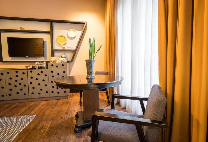 Люкс, The Henry Hotel Manila