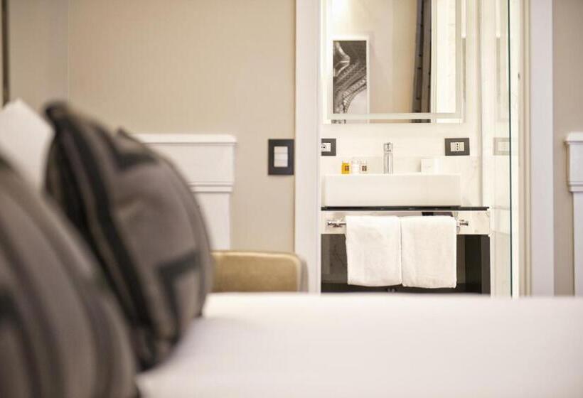 חדר דלוקס לשלושה, The Independent Suites