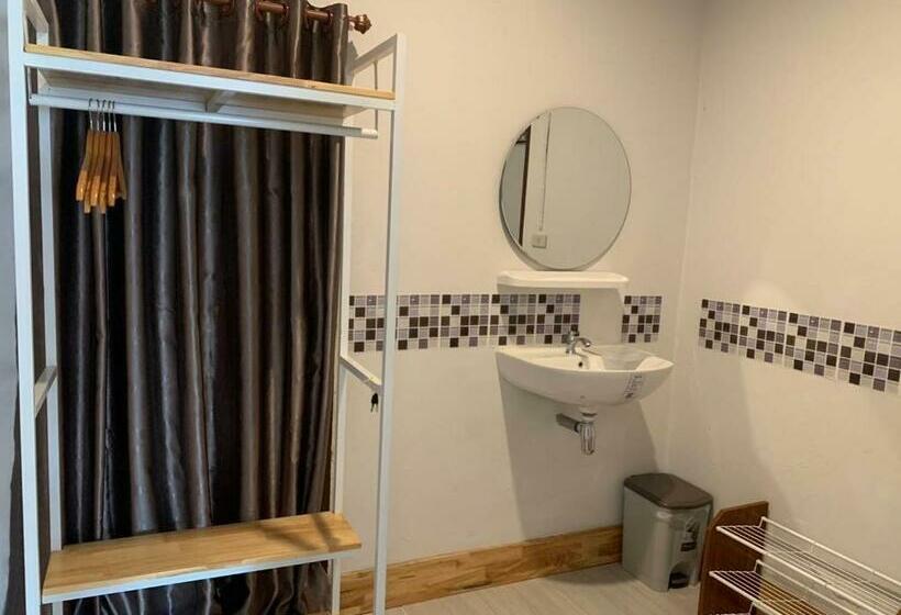 חדר משפחתי, Pailifornia