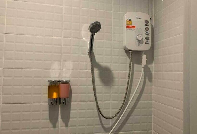 חדר משפחתי, Pailifornia