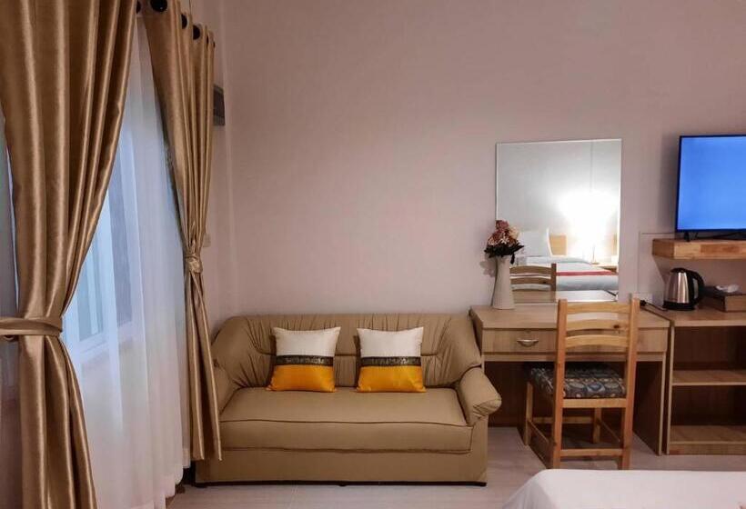 חדר משפחתי, Pailifornia