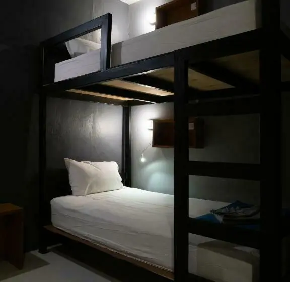 اتاق خانوادگی, Leisure Hostel