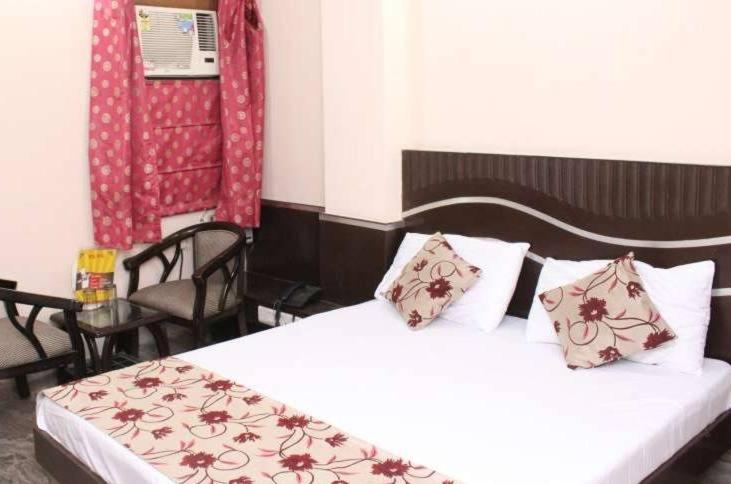 디럭스 룸, Km International