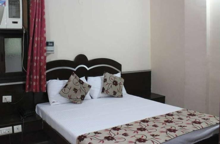 디럭스 룸, Km International