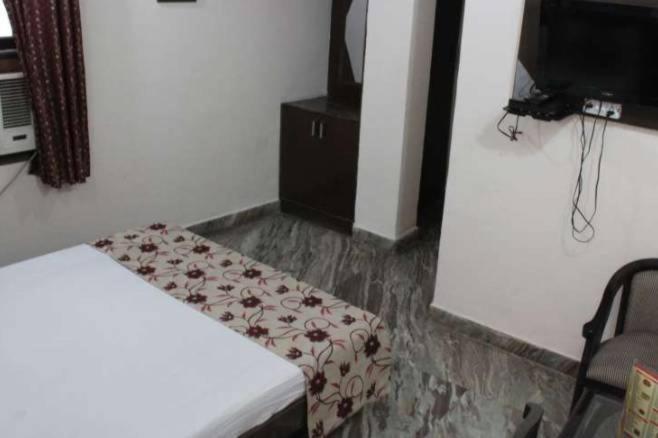 디럭스 룸, Km International