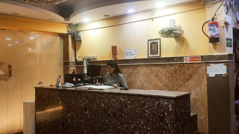 디럭스 룸, Km International