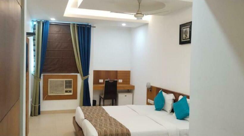 Номер Deluxe, Fabhotel Prime The Continental