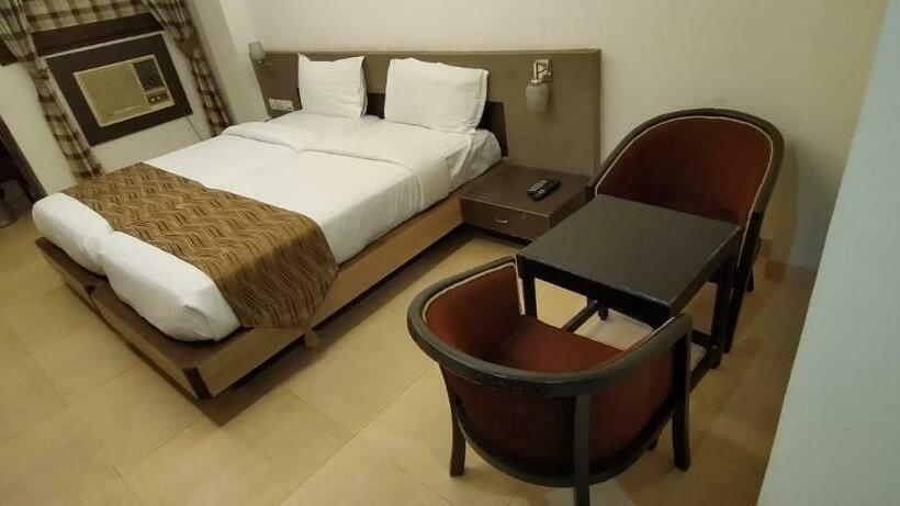 Номер Deluxe, Fabhotel Prime The Continental