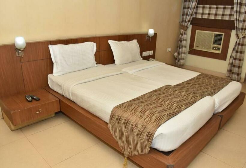 Номер Deluxe, Fabhotel Prime The Continental