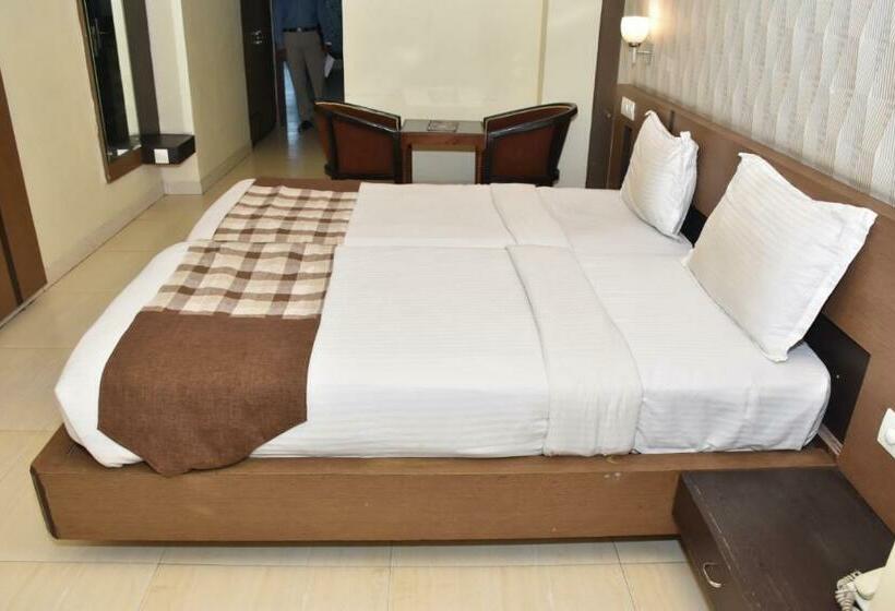 Номер Deluxe, Fabhotel Prime The Continental