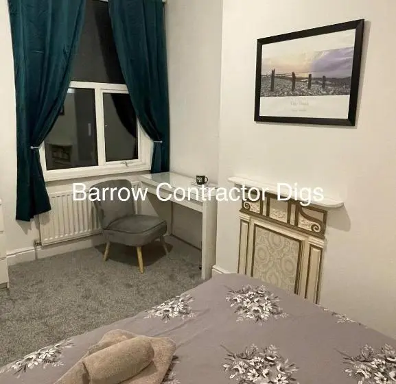 バス共有のスタンダードルーム, Barrow Contractor Digs
