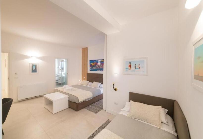 اتاق استاندارد سه تخته با بالکن, Lo Studio Di Viale Lo Re Camere & Caffe’