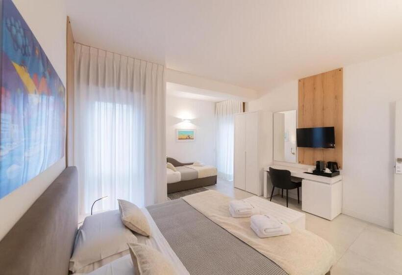 اتاق استاندارد سه تخته با بالکن, Lo Studio Di Viale Lo Re Camere & Caffe’