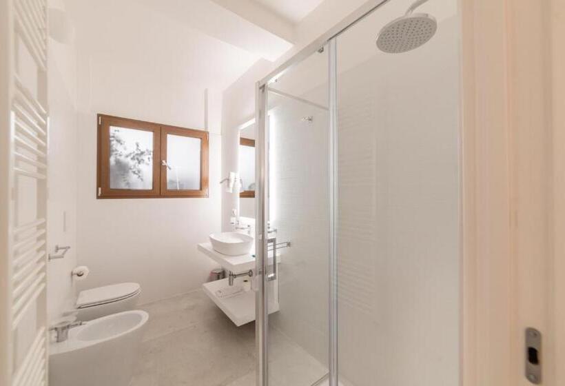 اتاق استاندارد سه تخته با بالکن, Lo Studio Di Viale Lo Re Camere & Caffe’