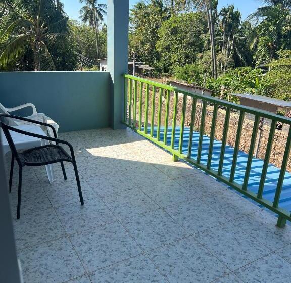 带阳台的豪华间, Nare Guest House