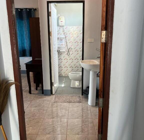 Номер Стандарт с Балконом, Nare Guest House