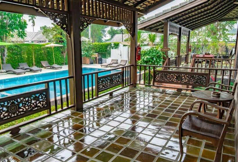 带大床的豪华间, มนต์เมืองเชียงใหม่ รีสอร์ต Monmuang Chiangmai Resort