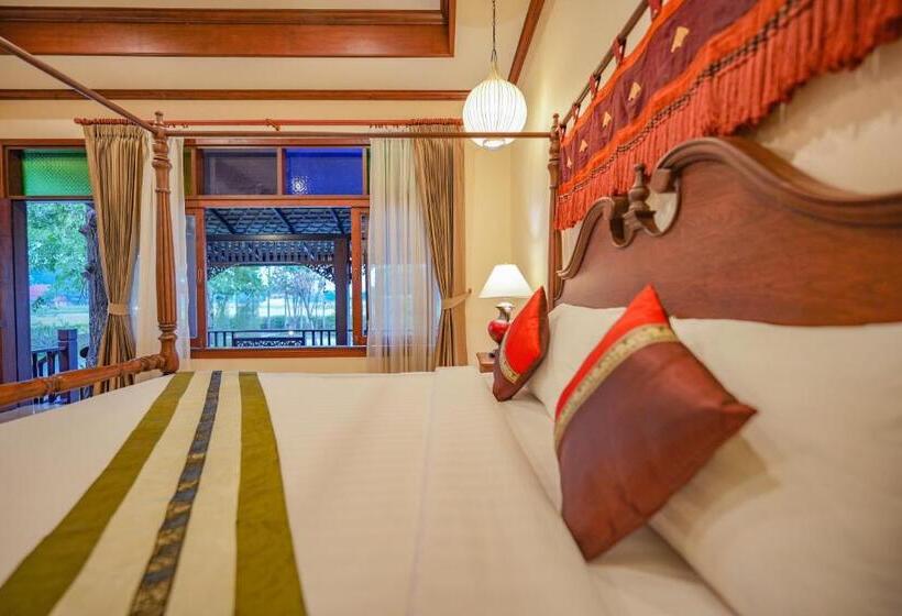 带大床的豪华间, มนต์เมืองเชียงใหม่ รีสอร์ต Monmuang Chiangmai Resort