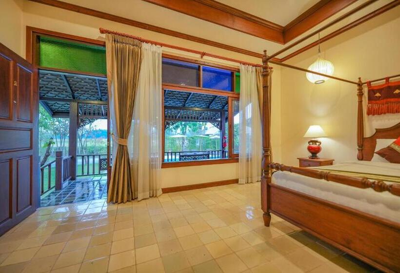 带大床的豪华间, มนต์เมืองเชียงใหม่ รีสอร์ต Monmuang Chiangmai Resort