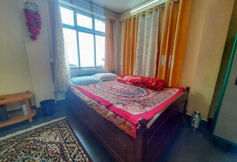 تختخواب در اتاق مشترک, Neora Backpackers Hostel