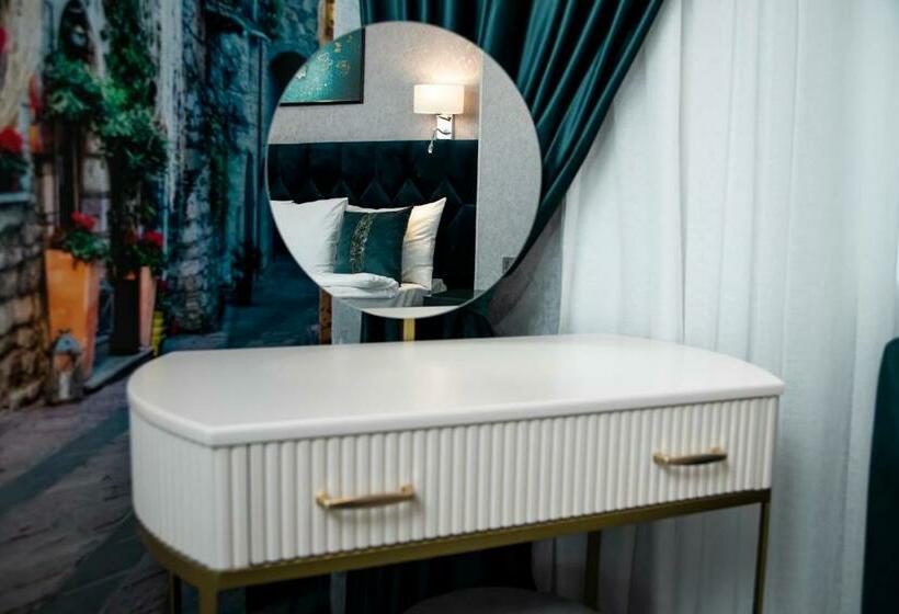 اتاق لوکس, Essam Deluxe