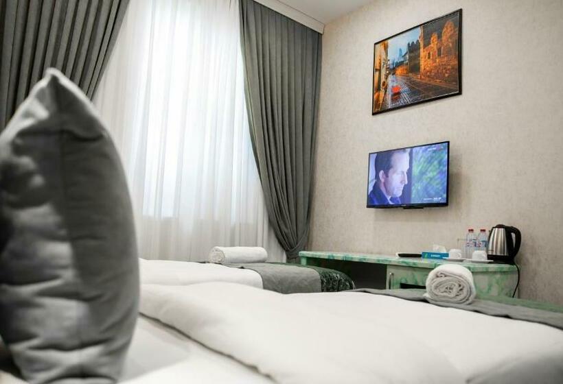 اتاق لوکس, Essam Deluxe