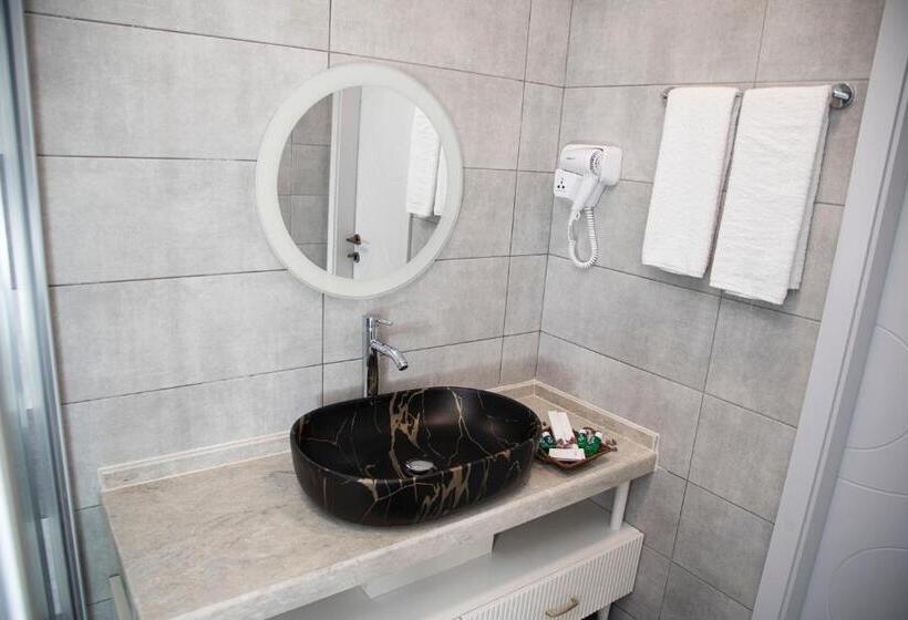 سوییت خانوادگی, Essam Deluxe