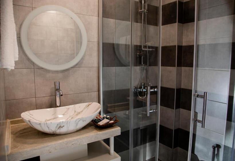 اتاق استاندارد سه نفره, Essam Deluxe