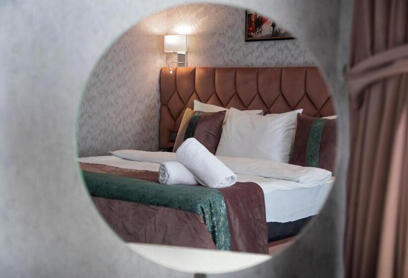 اتاق استاندارد سه نفره, Essam Deluxe