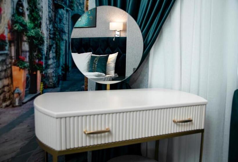 اتاق استاندارد سه نفره, Essam Deluxe