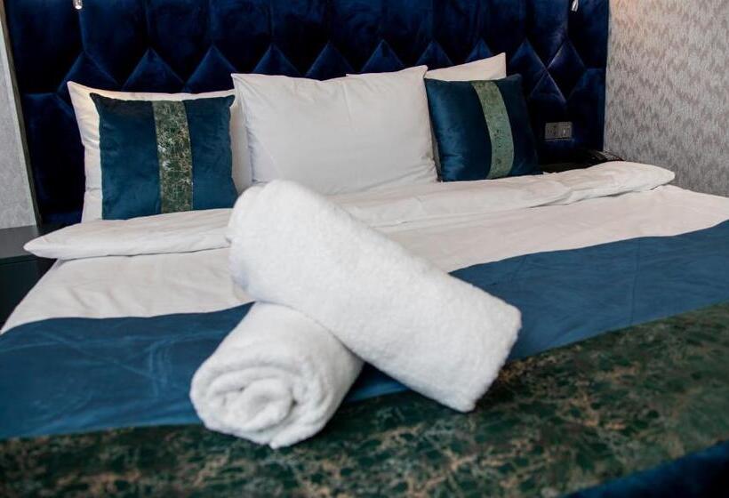 سوییت خانوادگی, Essam Deluxe