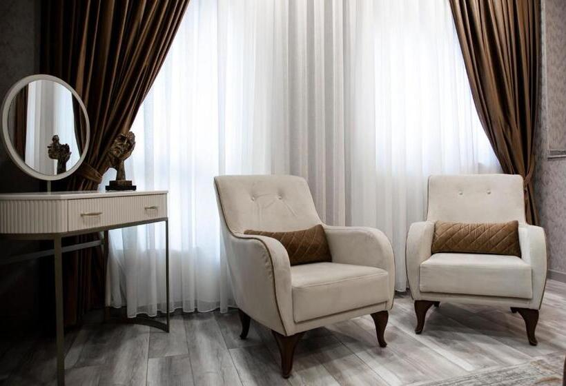 سوییت خانوادگی, Essam Deluxe