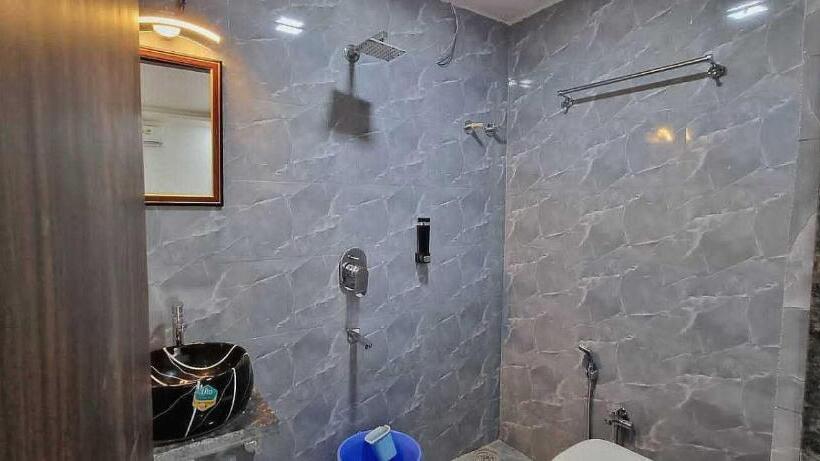 חדר קלאסי לשלושה, Oyo 81103  Arya Room