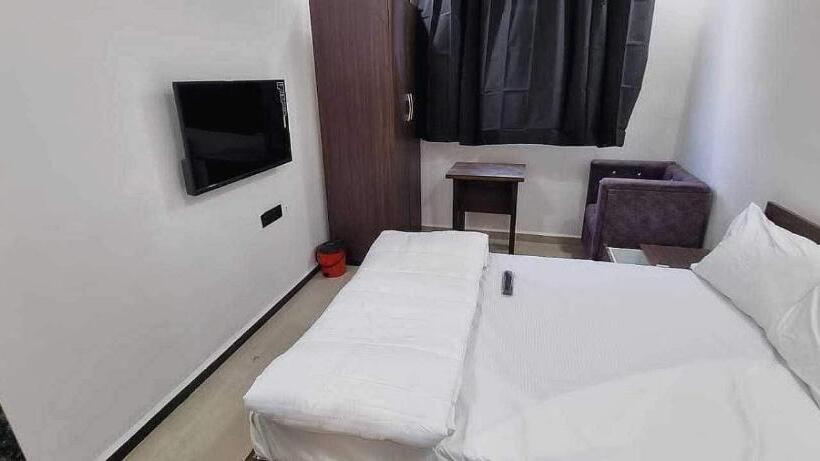 חדר קלאסי לשלושה, Oyo 81103  Arya Room