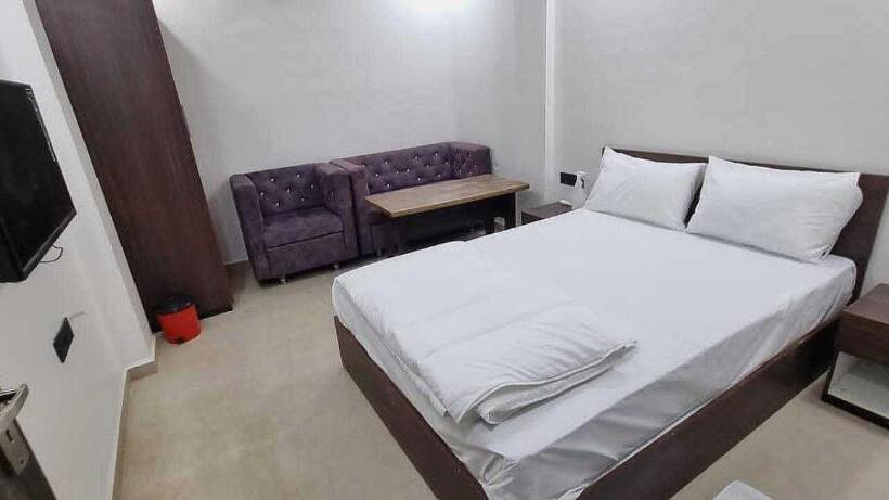 חדר קלאסי לשלושה, Oyo 81103  Arya Room