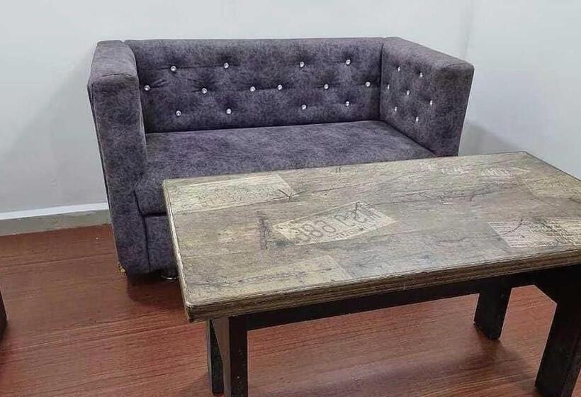 חדר דלוקס לשלושה, Oyo 81103  Arya Room