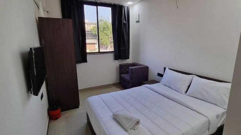 חדר דלוקס לשלושה, Oyo 81103  Arya Room