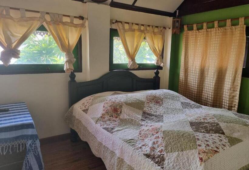 غرفة قياسية مزوَّدة بشُرفة, บ้านนางฟ้า เกาะสีชัง Baan Nangfa