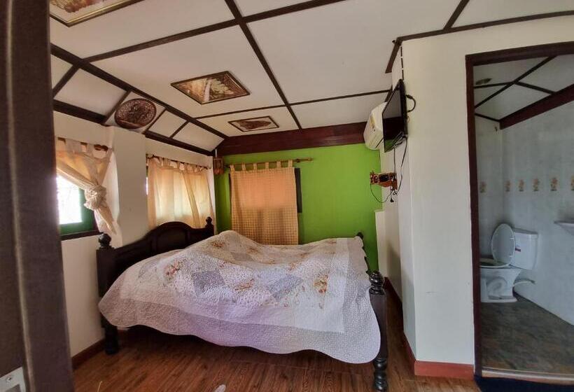 Номер Стандарт с Балконом, บ้านนางฟ้า เกาะสีชัง Baan Nangfa
