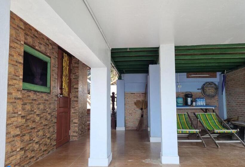 Quarto Estandar com Sacada, บ้านนางฟ้า เกาะสีชัง Baan Nangfa