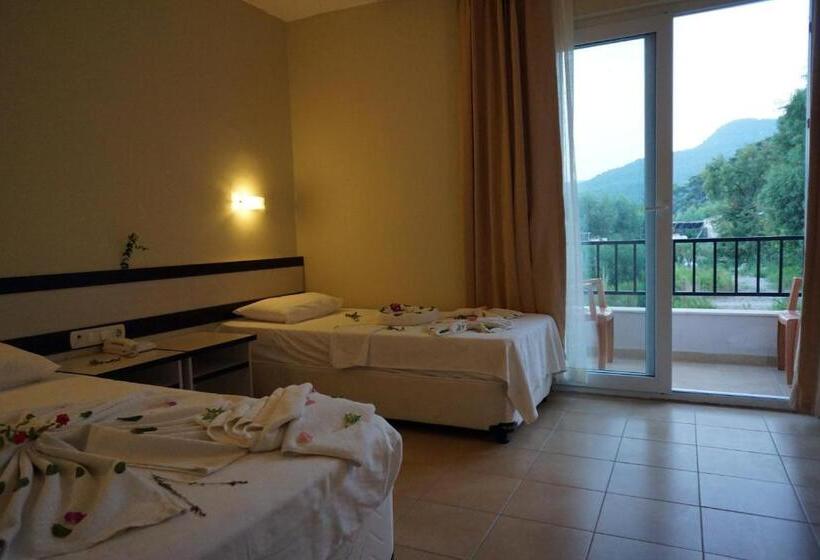 标准间带阳台, Aybel İnn