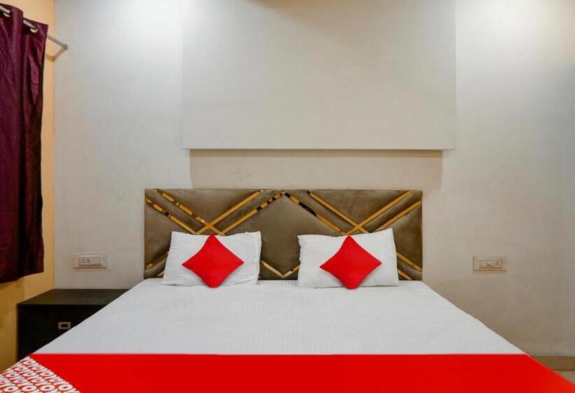 三人经典房间, O Club Toronto