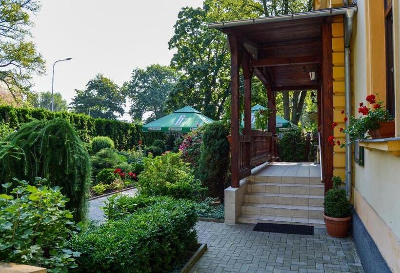 غرفة قياسية رباعية, Penzion U Parku