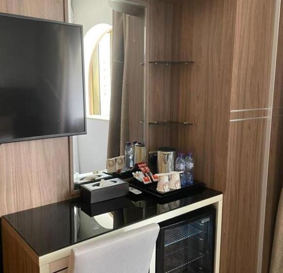 דירת שני חדרים, فندق دان الذهبي