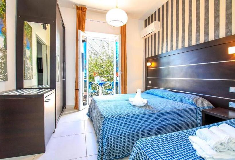 اتاق استاندارد سه تخته با بالکن, Dependance Londra Hotel Duca Di Kent