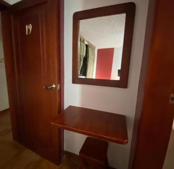 Economy Triple Room, Hostal Mollitiam