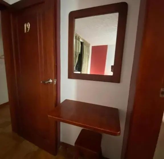 Economy Triple Room, Hostal Mollitiam