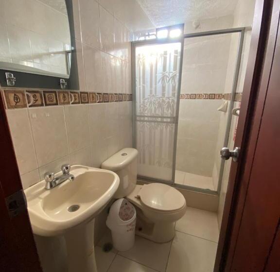 Economy Triple Room, Hostal Mollitiam